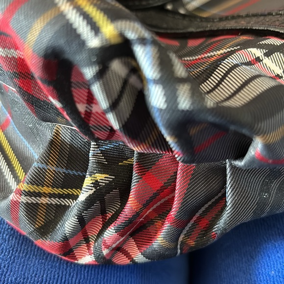 Vintage poppy coach. Red plaid material and black sparkling straps. - Picture 9 of 9